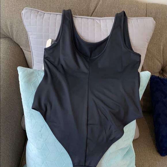 Levi’s women’s bodysuit - Picture 2 of 3